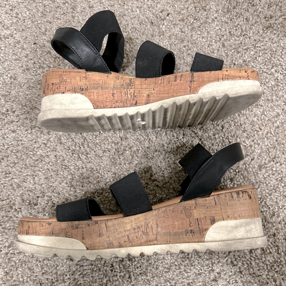 Universal Thread Sandals - Size 9.5 - Picture 3 of 6